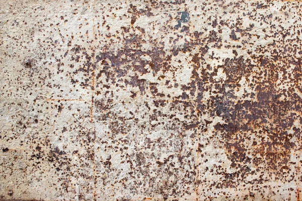 Textura de foto detalhada de ferrugem antiga parede de metal pintada de branco. Textura de ferrugem de ferro de metal velho no fundo. Grunge textura de superfície de metal enferrujado . — Fotografia de Stock