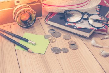 Seyahat aksesuarları seyahat tatil öğeleri, kavram arka plan seyahat için hazırlama kapatın. Yolculuk ve seyahat kavramı.