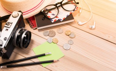 Seyahat aksesuarları seyahat tatil öğeleri, kavram arka plan seyahat için hazırlama kapatın. Yolculuk ve seyahat kavramı.