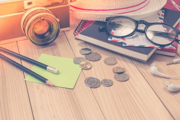 Seyahat aksesuarları seyahat tatil öğeleri, kavram arka plan seyahat için hazırlama kapatın. Yolculuk ve seyahat kavramı.