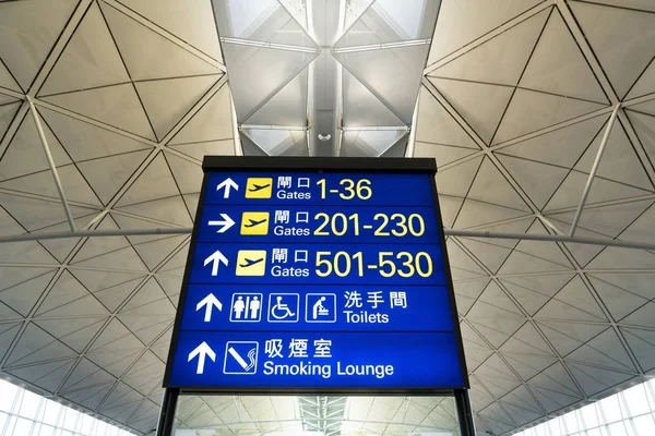Информационная Табло Направление Посадки Аэропорту Гонконга — стоковое фото