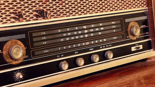 Närbild Vintage Radio Knappar Och Tuner Kontrollpanel Träbrun Antik Retrogammal — Stockfoto