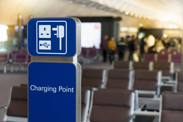 Estación Carga Pública Gratuita Aeropuerto Terminal Internacional Para Pasajeros Viajeros — Foto de Stock