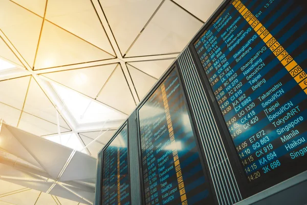 Las Salidas Monitorean Panel Visualización Terminal Del Aeropuerto Internacional Que — Foto de Stock