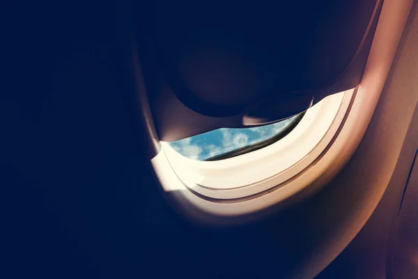 Ventanas Del Avión Asiento Entreabierta Con Cielo Azul Por Mañana — Foto de Stock