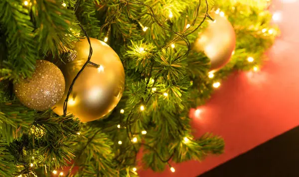 Bella Decotation Albero Natale Lucido Con Articoli Natale Con Sfondo — Foto Stock