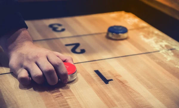 Vintage Shuffle Brettspiel Mit Roter Und Blauer Scheibe Und Einer — Stockfoto