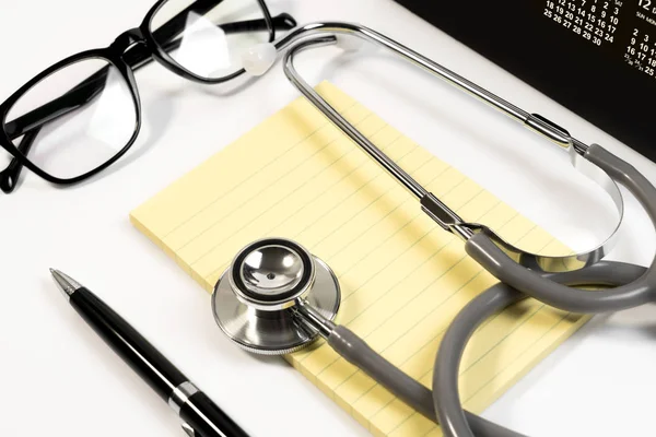 Close Stethoscope Paper Note Notebook Glasses Pen Calendar Doctor Appointment — ストック写真