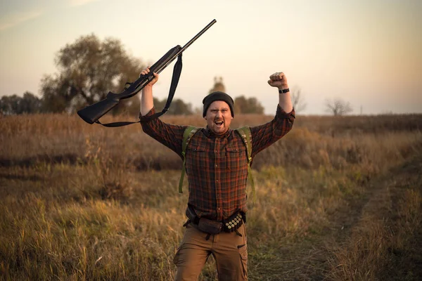 Young Irish Looking Red Bearded Hunter Shotgun His Hand Celebrating — Stock Photo, Image