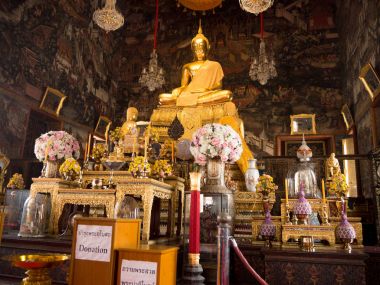 papazlığa atama töreni salonda Wat Arun Budist tapınağı Bangkok, Tayland