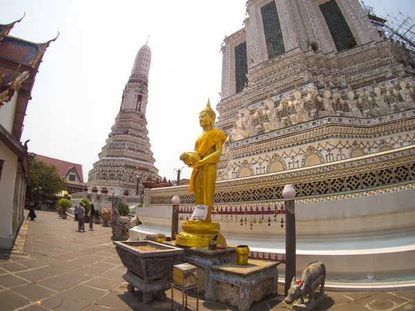 Wat arun templo ou O Templo da Aurora em Bangkok, Tailândia — Fotografia de Stock