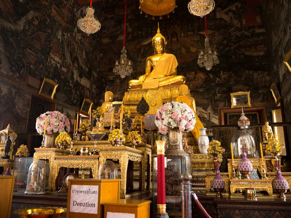 タイ、バンコクのワット · アルン寺で出家 — ストック写真