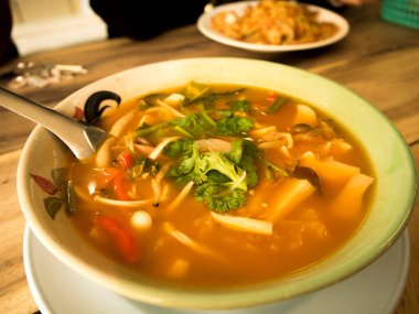 Tom yum konserve balık Tayland Baharatlı çorba