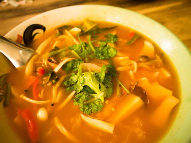 Tom yum konserve balık Tayland Baharatlı çorba
