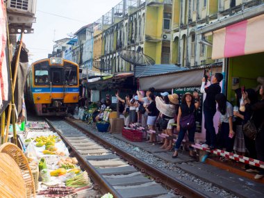 Şemsiye Pazar (Maeklong demiryolu Pazar) Tayland