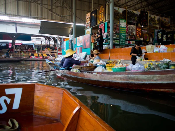 Mercado flotante de Damnoen Saduak — Foto de Stock