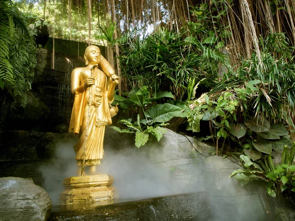 Buddha-Statue am Golden Mount Tempel in Bangkok, Thailand — Stockfoto