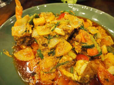 köri tozu ile kızartılmış Yengeç