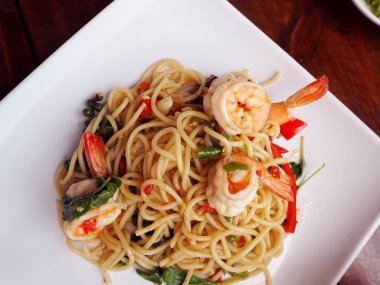 Sarhoş makarna erişte