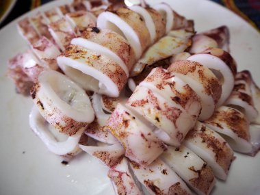 Tayland tarzı Izgara kalamar