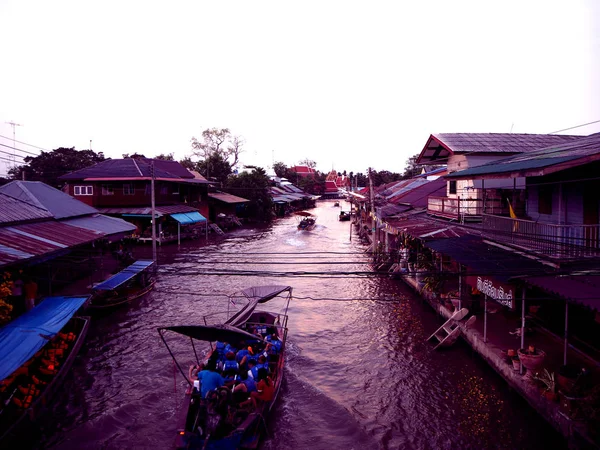 Рыночный канал Амфава, плавающий рынок — стоковое фото