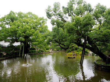  Dazaifu tapınak Rainind sezonu, Japonya, kırmızı köprü