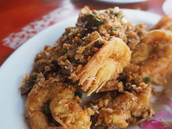 Crevettes frites à l'ail, fruits de mer thaïlandais — Photo