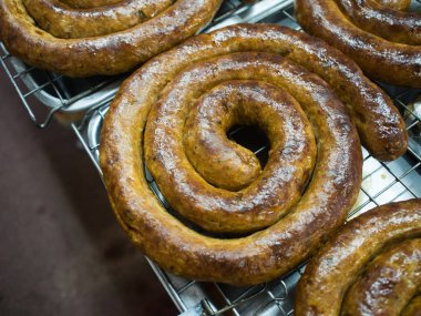 sgaew Tay Kuzey Acılı sosis; yemek lezzetli