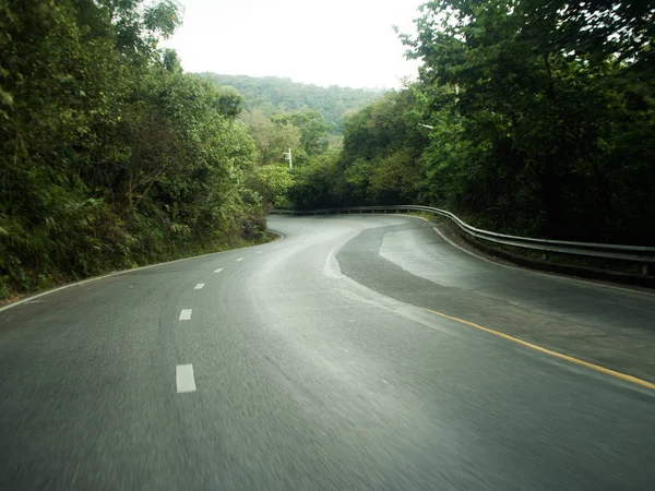 Otoban yolu Inthanon dağ Kuzey Chiangmai için