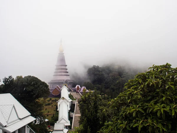 Rainha pagode de Doi Inthanon Chiangmai Tailândia (noppha metanid — Fotografia de Stock