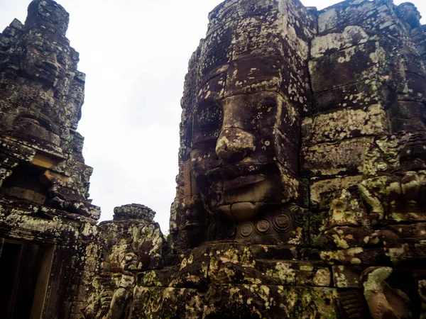 Tváře chrámu Bayon v Angkor Thom, Siemreap, Kambodža — Stock fotografie