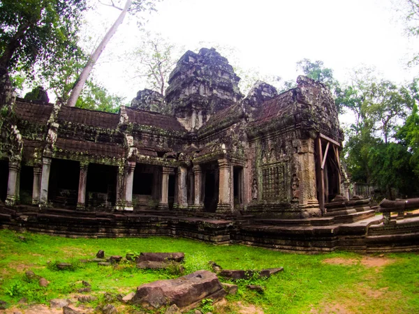 Ta Prohm kasteel, Angkor Wat, Cambodia. — Stockfoto