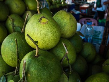 Pummelo bir sürü pazarında Satılık.