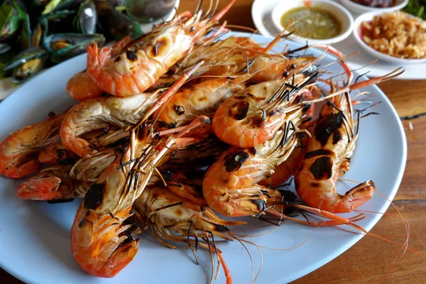 Izgara karides soslu Baharatlı deniz ürünleri