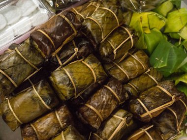 Yapışkan pirinç ya da Khao Tom deli, Tay tatlı ile muz