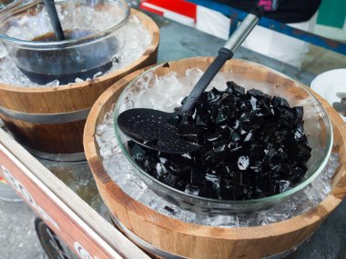 Siyah çim jöle, Tayland tatlısı.