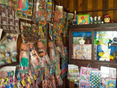 Klasik bakkal cephe, Tay tarzında.