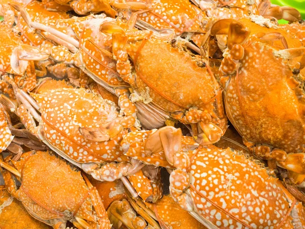 Koka upp orange gul krabba, fisk och skaldjur. — Stockfoto