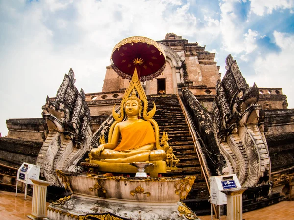 Wat Chedi Luang à chiangmai, Thaïlande . — Photo