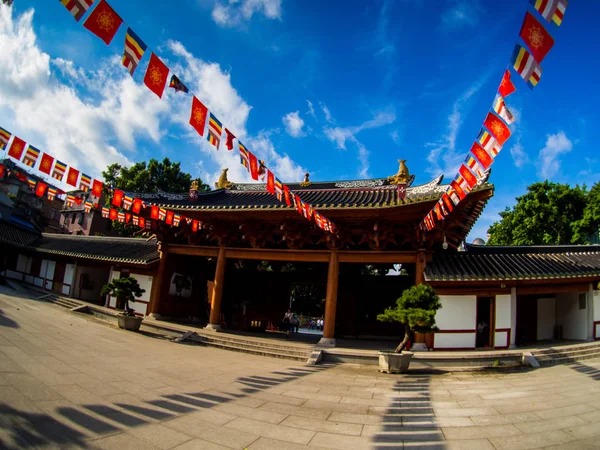 GUANGZHOU, CHINA, agosto de 2017: Templo de Guangxiao uno de los antiguos — Foto de Stock