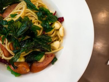 Chili, Thai tarzı ile kızarmış spagetti karıştırın