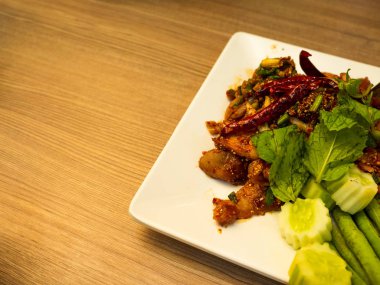 Baharatlı kıyılmış domuz salata, Tayland gıda