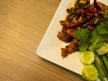 Baharatlı kıyılmış domuz salata, Tayland gıda