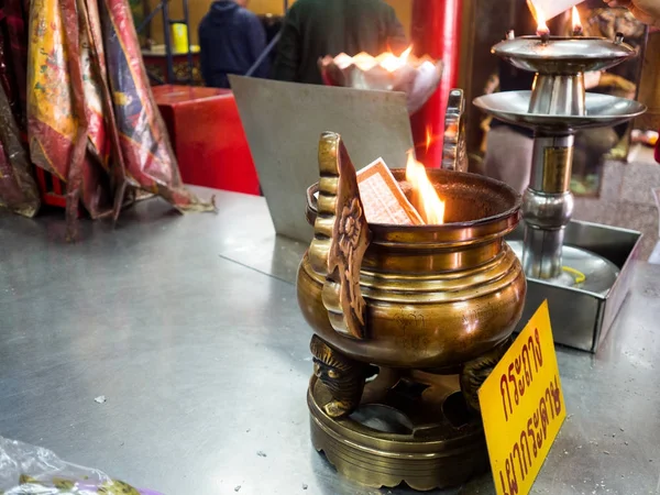 Wat Hua Lamphong, Bangkok tapınak bağış tabut