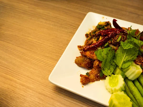 Baharatlı kıyılmış domuz salata, Tayland gıda