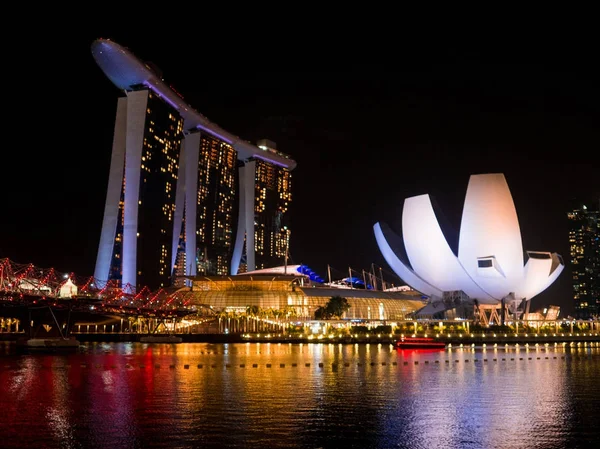 Skyline Singapura à noite em Singapura — Fotografia de Stock