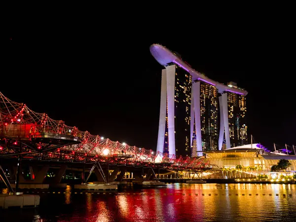 Skyline Singapura à noite em Singapura — Fotografia de Stock