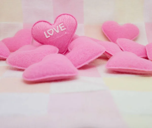 Розовое сердце на сладкое — стоковое фото