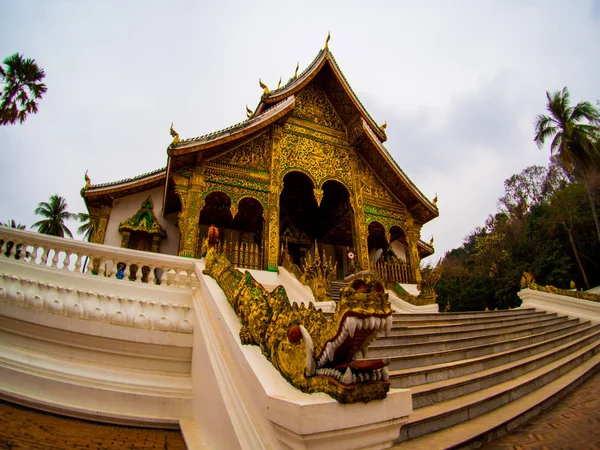 Luang Prabang Kraliyet Sarayı Müzesi tapınakta — Stok fotoğraf