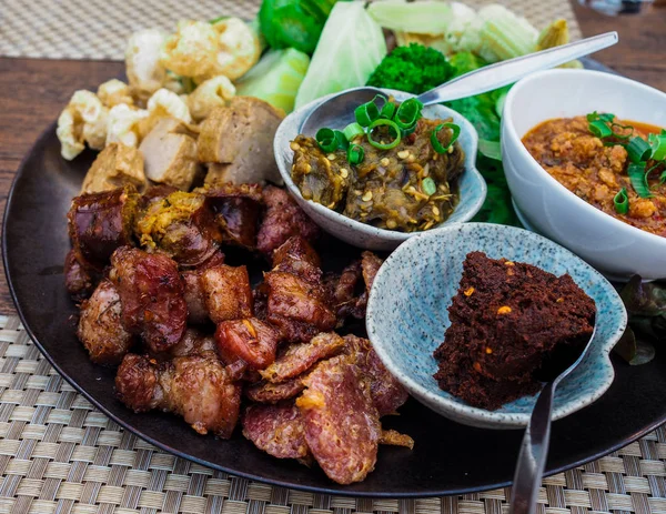 Thai food - styl Północnej spadki z północnej Tajlandii pikantne kiełbasy — Zdjęcie stockowe